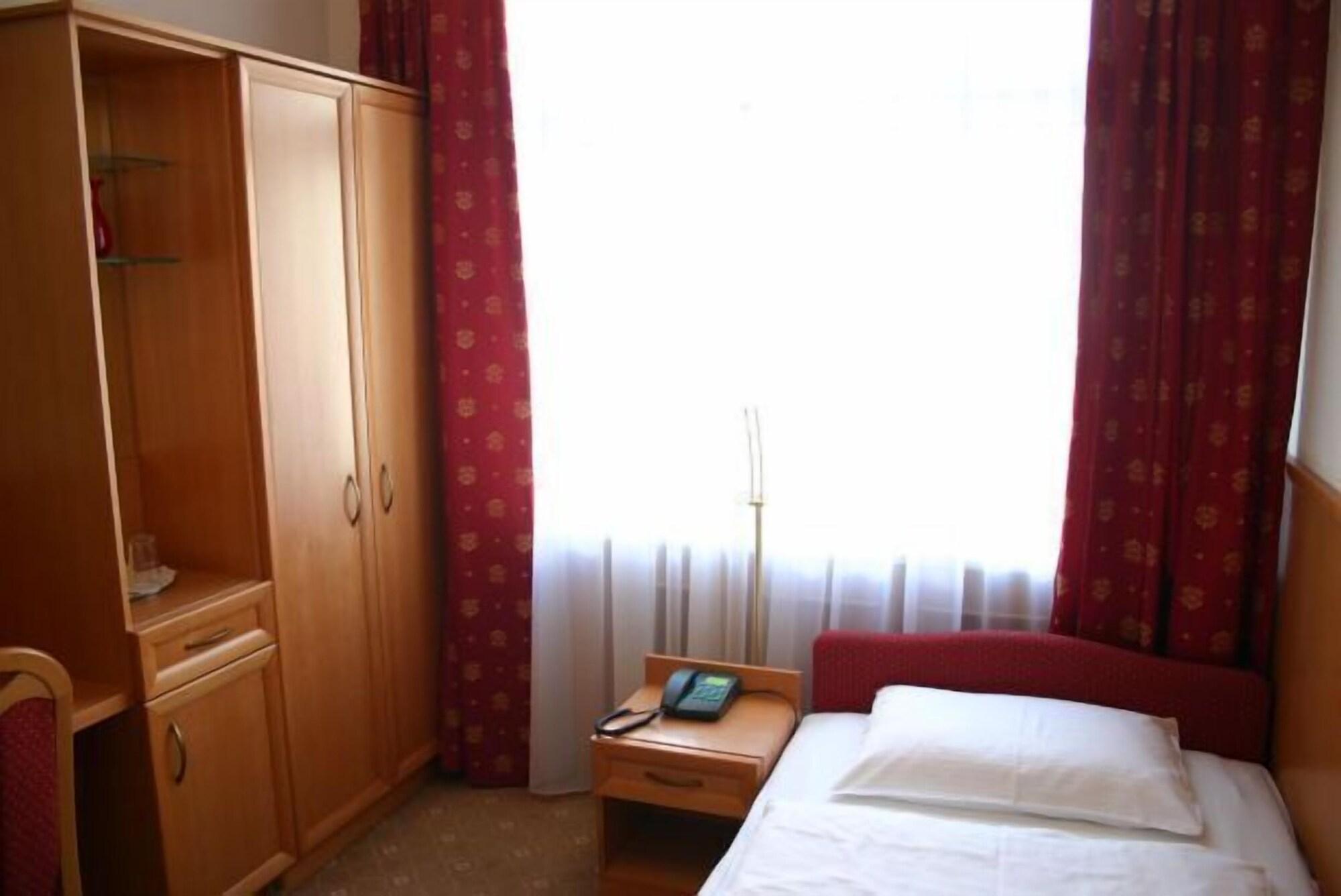 Corvinus - Newly Renovated Hotel Vienne