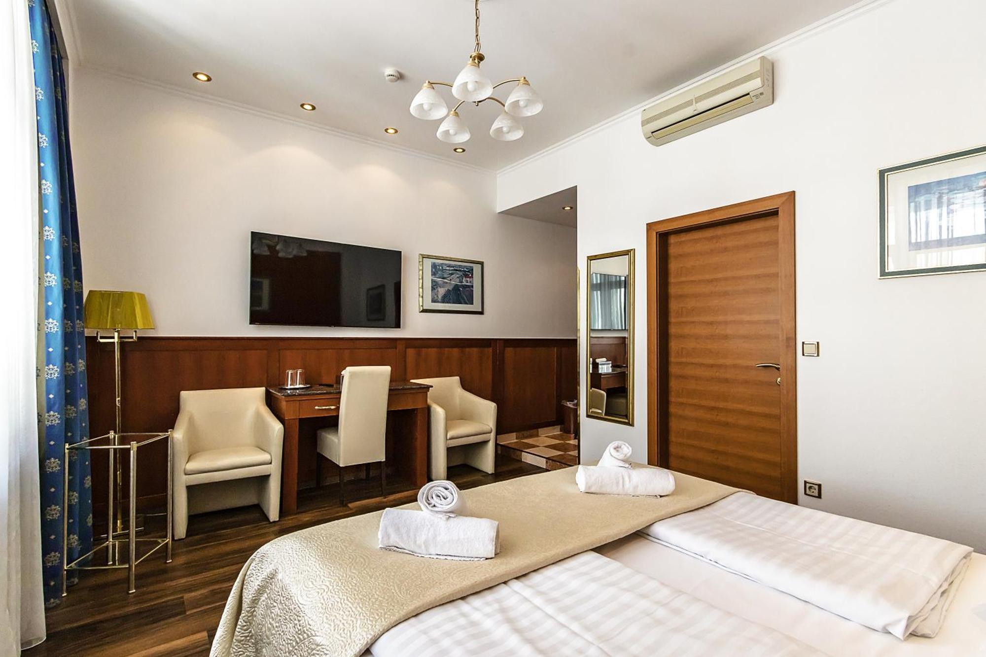 Corvinus - Newly Renovated Hotel Vienne